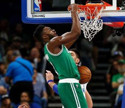 埃迪·豪：数据上看曼联确实实力强大，他们整体表现提升显著（埃迪·豪：数据表明曼联实力雄厚，整体状态提升明显）