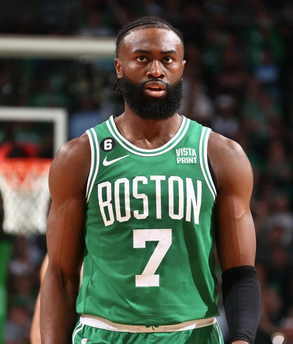 国际雪联世界杯：谷爱凌逆转夺得赛季首个世界杯分站赛冠军（谷爱凌逆转称冠，拿下本赛季首个国际雪联世界杯分站冠军）