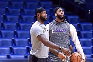 琼斯对阵国米3次过人百分百成功，传球突破14次（琼斯战国米3次过人全部成功，传球与突破合计14次）