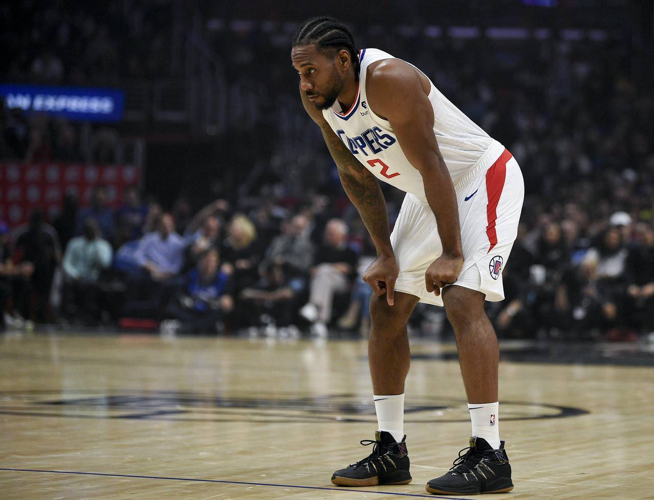 1-3逆转！巴萨诺坎普击败马竞，7连胜终结，榜首优势更稳固（主场3-1翻盘！巴萨力克马竞，终结对手7连胜，巩固榜首优势）