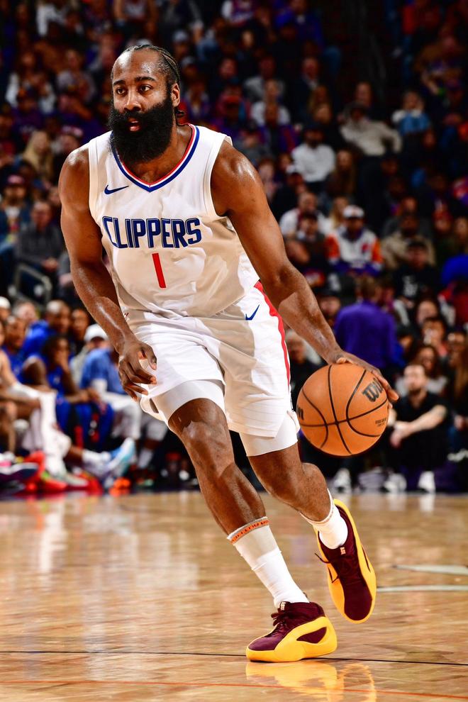 168cm击败205cm！一男网红与坎贝奇单挑完成绝杀，获得一日约会权（168cm男网红压哨绝杀205cm坎贝奇，单挑获胜赢得一日约会权）