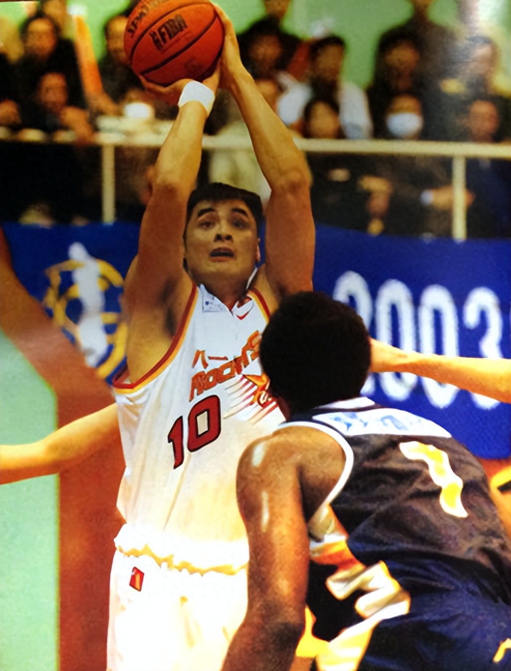 他回家了，回到了深爱的巴塞罗那（他归来，重回挚爱的巴塞罗那）