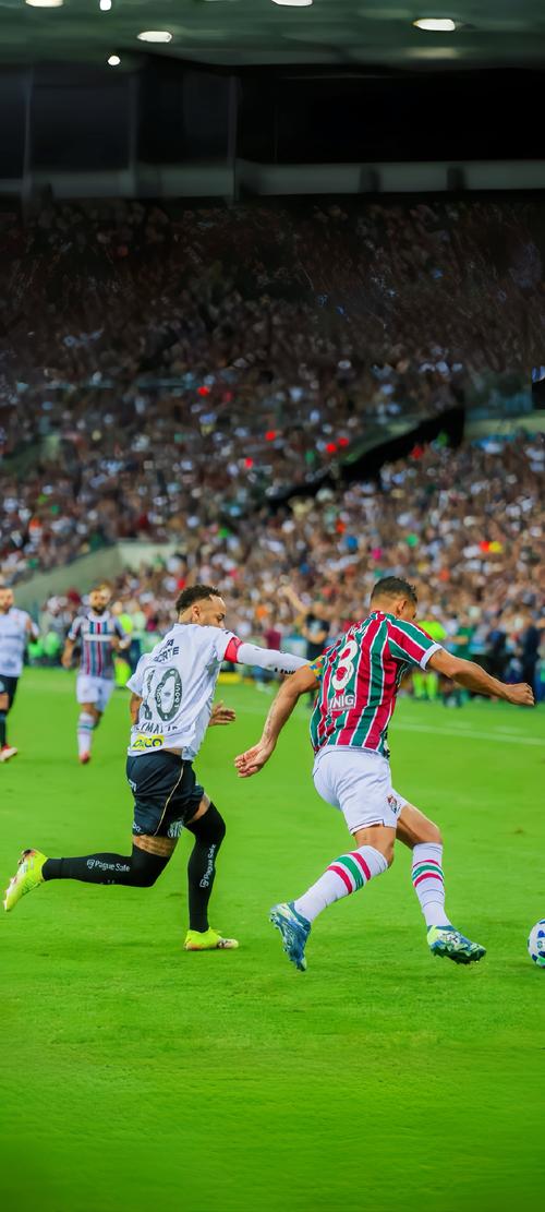 皇马本泽马梅开二度助球队获胜（本泽马双响助皇马全取三分）