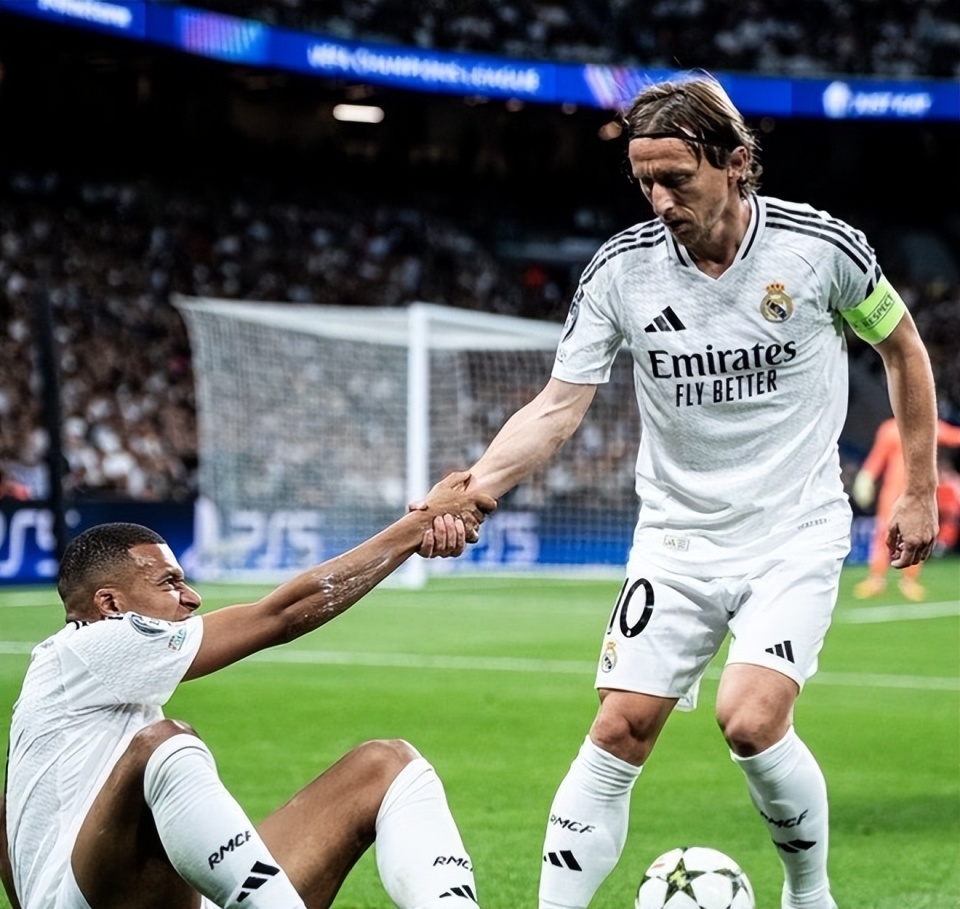 纽卡斯尔喷气机vs墨尔本城首发：卡普托领衔！巴多拉、金森健志在列（纽卡斯尔喷气机战墨尔本城首发出炉：卡普托领衔，巴多拉、金森健志入选）