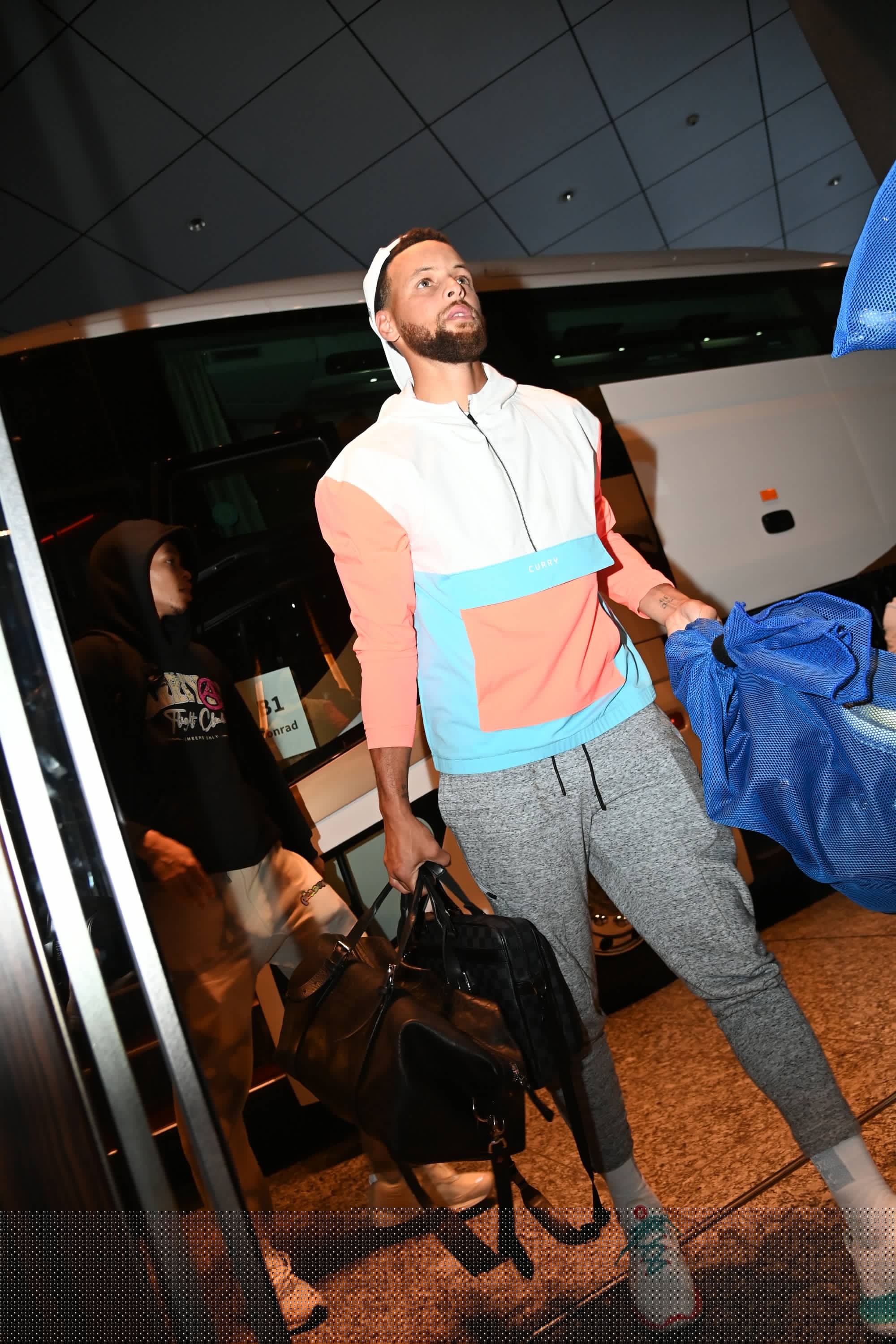 9后卫竞争轮换！库里：确实激烈，但竞争对球队是健康且必要的（九名后卫角逐轮换！库里：激烈竞争有益球队且不可或缺）