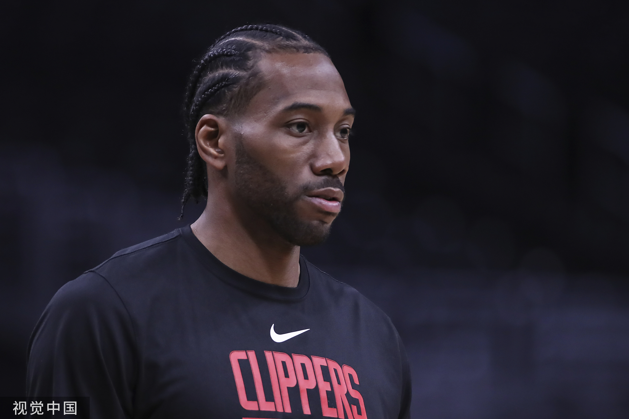 乌度卡：亚当斯有独特领导力 风格与众不同 对球队的价值不可估量（乌度卡称赞亚当斯：领导力独特、风格鲜明，对球队价值难以估量）