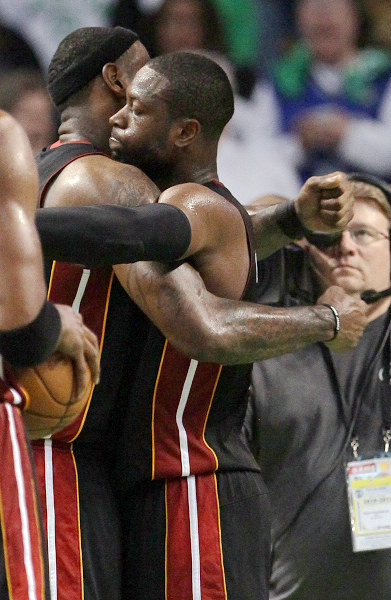 小蜜蜂英超对阵升班马豪取10连胜，伯恩利本赛季丢球第三多（英超小蜜蜂面对升班马强势拿下10连胜，伯恩利本季失球第三多）