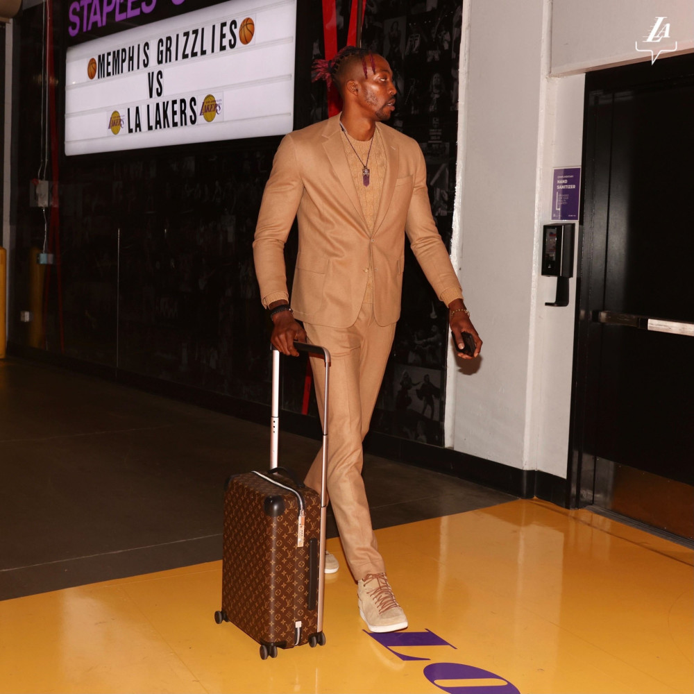 孔帕尼：我有关注曼城希望他们英超夺冠；连胜时我们也要反思（孔帕尼：关注曼城盼其英超封王；即便连胜仍需反思）