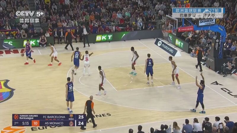 克里斯意外被换下场，赛场悬念陡生（克里斯突然被换，战局悬念陡增）