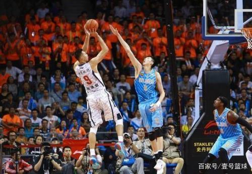 国际米兰三后卫体系稳固（国际米兰三中卫阵型稳如磐石）