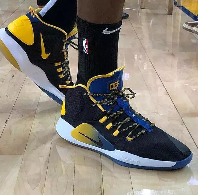 扬·库托：裁判在用红牌罚下队友之后比赛就非常难踢（扬·库托：队友被红牌罚下后，比赛踢得格外艰难）