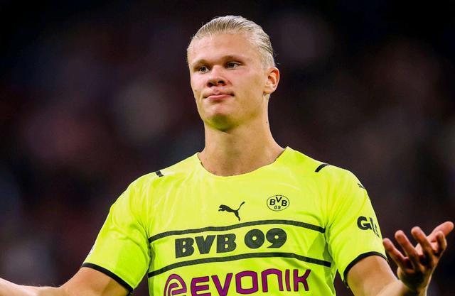 李璇：有个球队主帅最快明天官宣，下赛季应该能换个活法（李璇爆料：某队新帅最快明日官宣，下赛季或迎新气象）